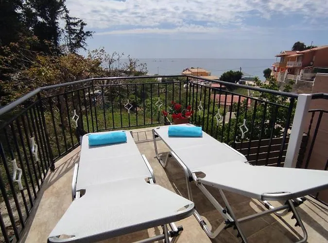 House Theofilos Apartman *